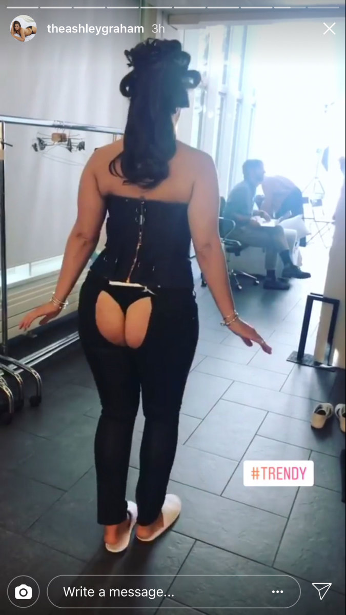 ashley-graham-booty-cleavage-post-1.jpg